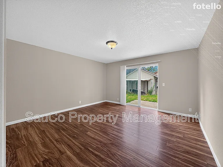 661 NW Connell Ave — Photo 12