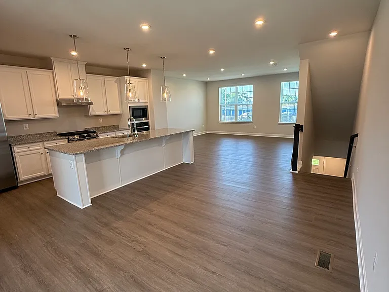 238 E Main St — Photo 5