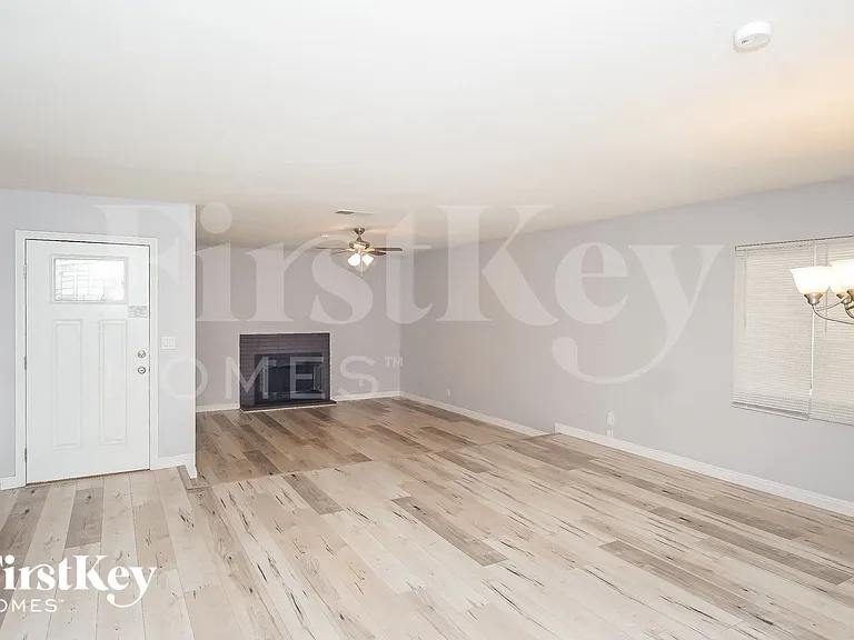 3800 San Angelo Ave — Photo 3
