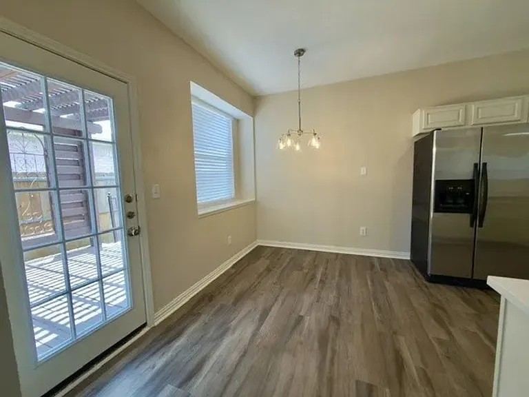 4425 Park Creek Ct — Photo 4
