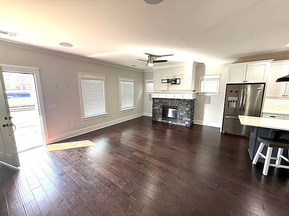 2nd image of 152 Avenue Of The Orchards
