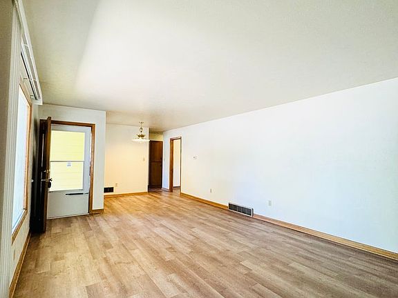 3rd image of 1212 Emigh St