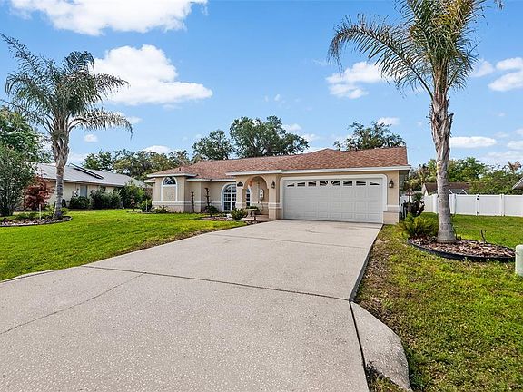 3rd image of 1557 KINSMAN WAY