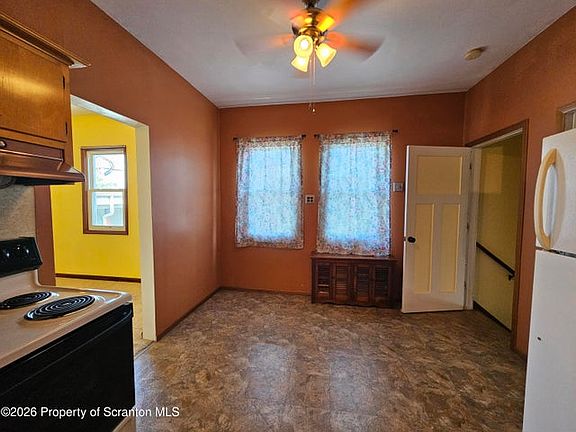 4th image of 132 Smith 2nd Fl