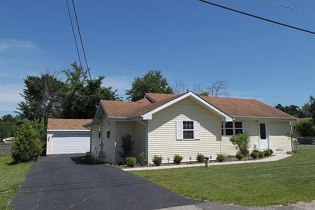42485 N Poplar St photo 1