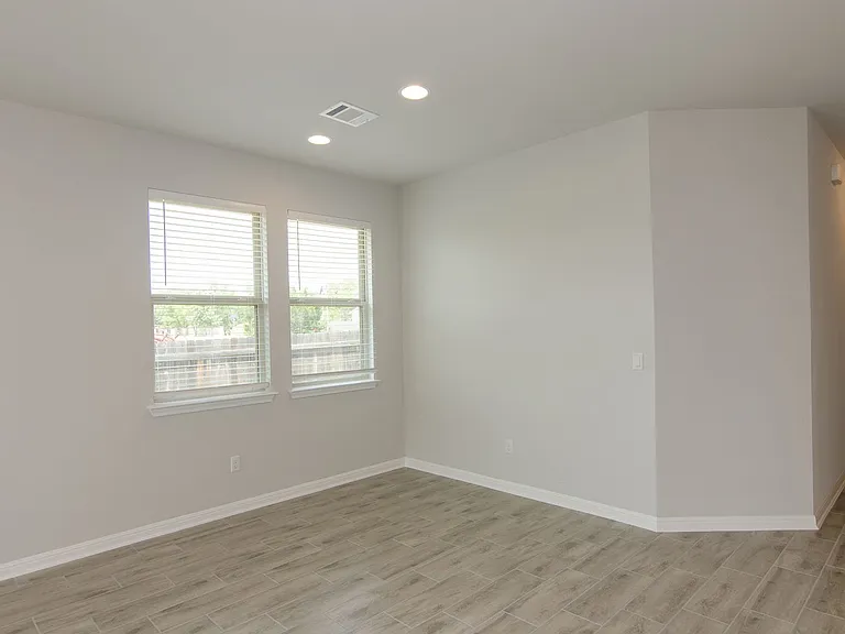 905 Olive Creek Dr — Photo 9