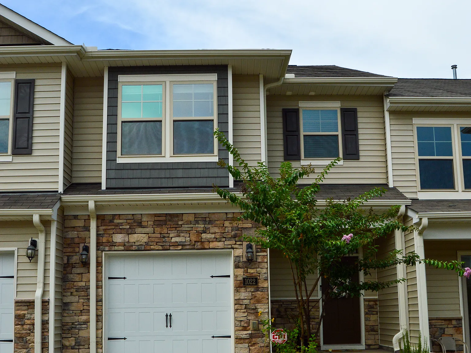 3 bed, 1744 sqft, $2,191 — Photo 1