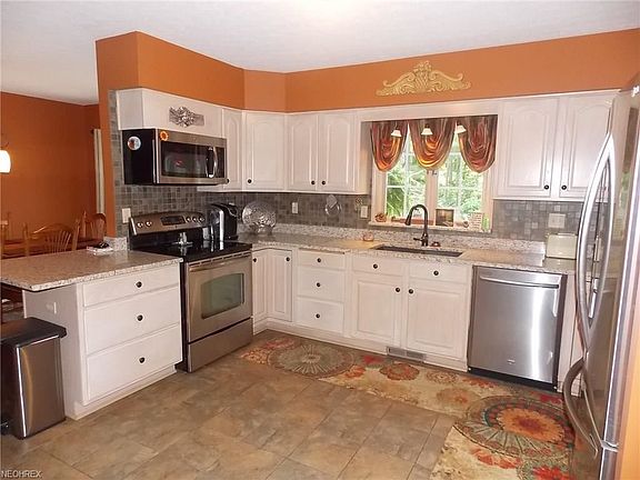 2nd image of 440 Georgiana Way