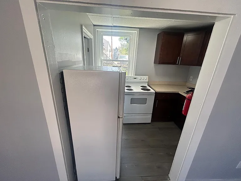 98 Hanover St #4 — Photo 2
