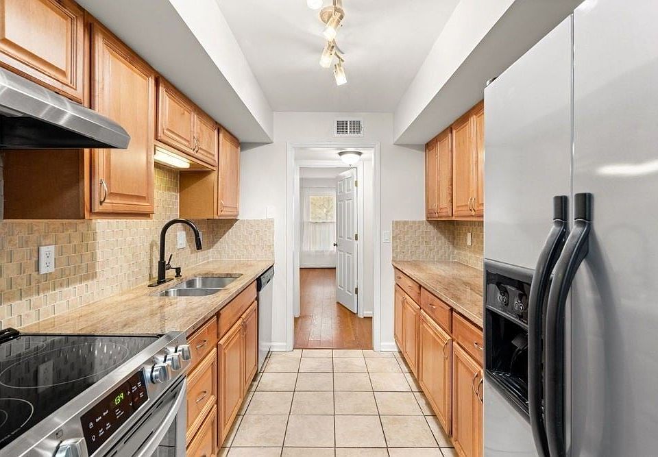 1st image of 305 Westfield Dr