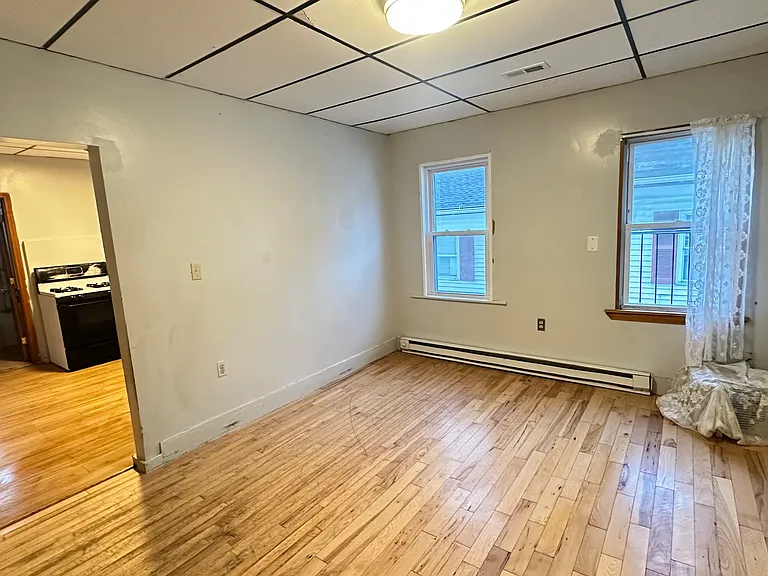 16-18 Walnut St #2 — Photo 3