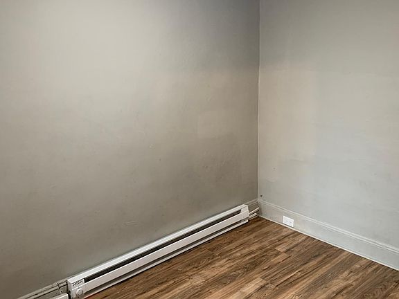 4th image of 2404 Carter St