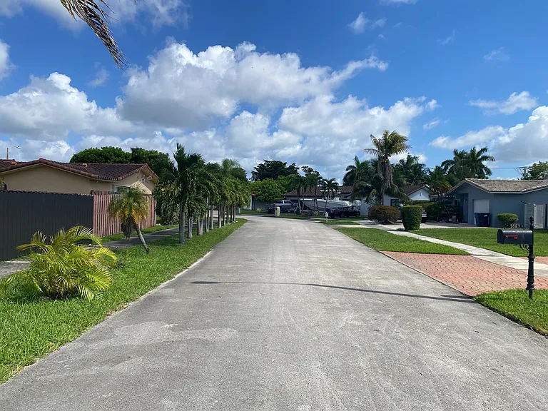 1907 SW 131 Place Ct — Photo 17