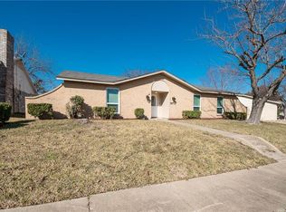 905 Meadowdale Cir, Garland, TX 75043