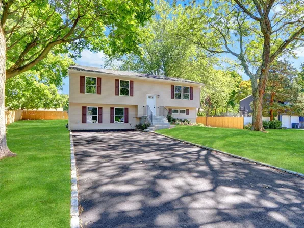 11 Shenandoah Boulevard, Port Jefferson Station, NY 11776