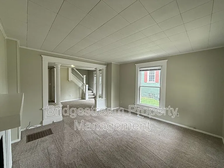 207 S 2nd St — Photo 5