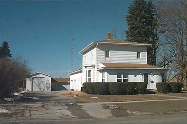 1st image of 815 E High St