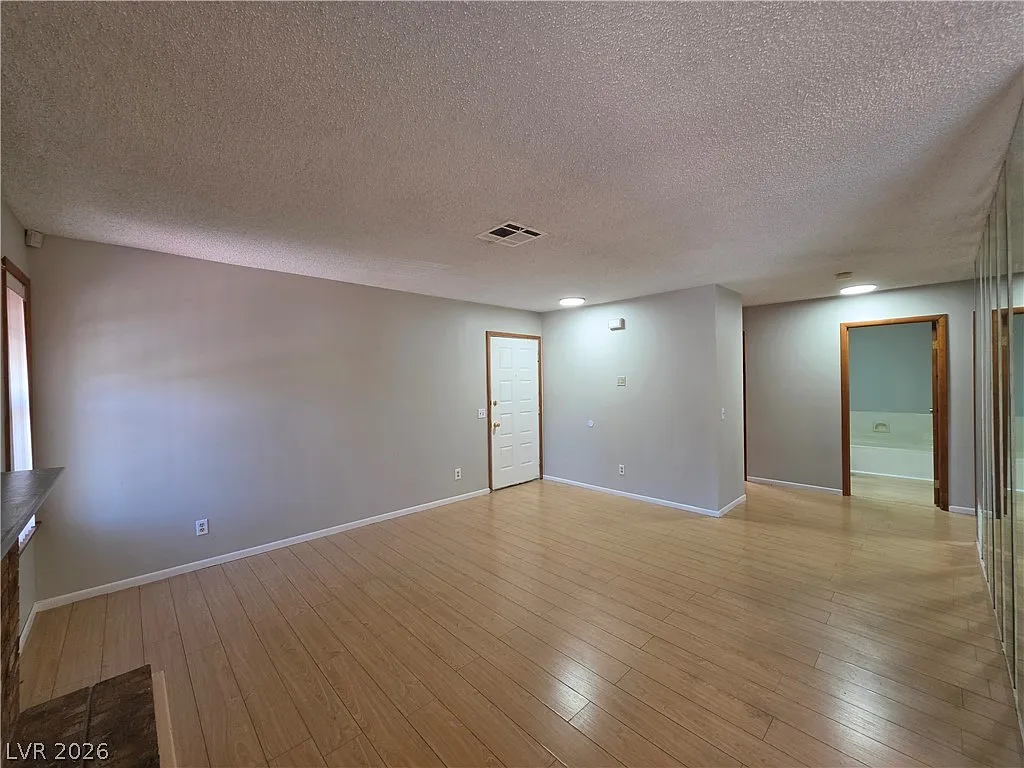 2 bed, 2.0 bath, 1013 sqft, $1,350 — Photo 3