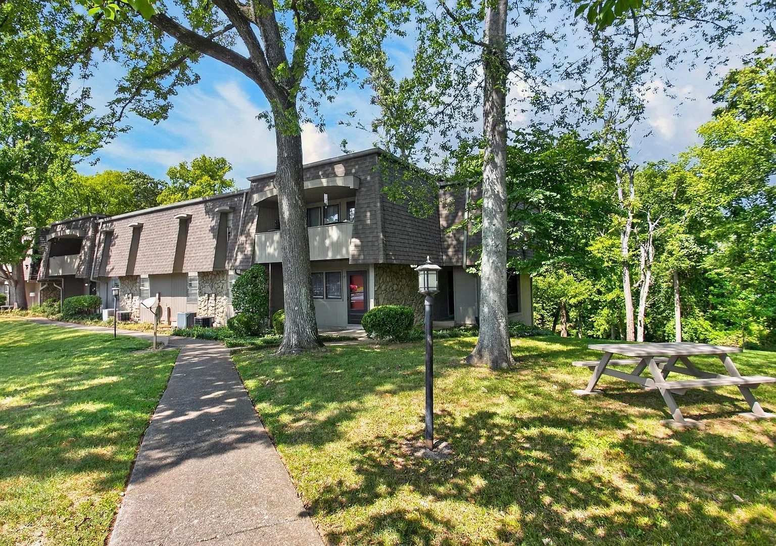 Charming 2-Bedroom Nashville Condo! — Photo 4