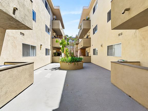 4th image of 1536 N Serrano Ave APT 212