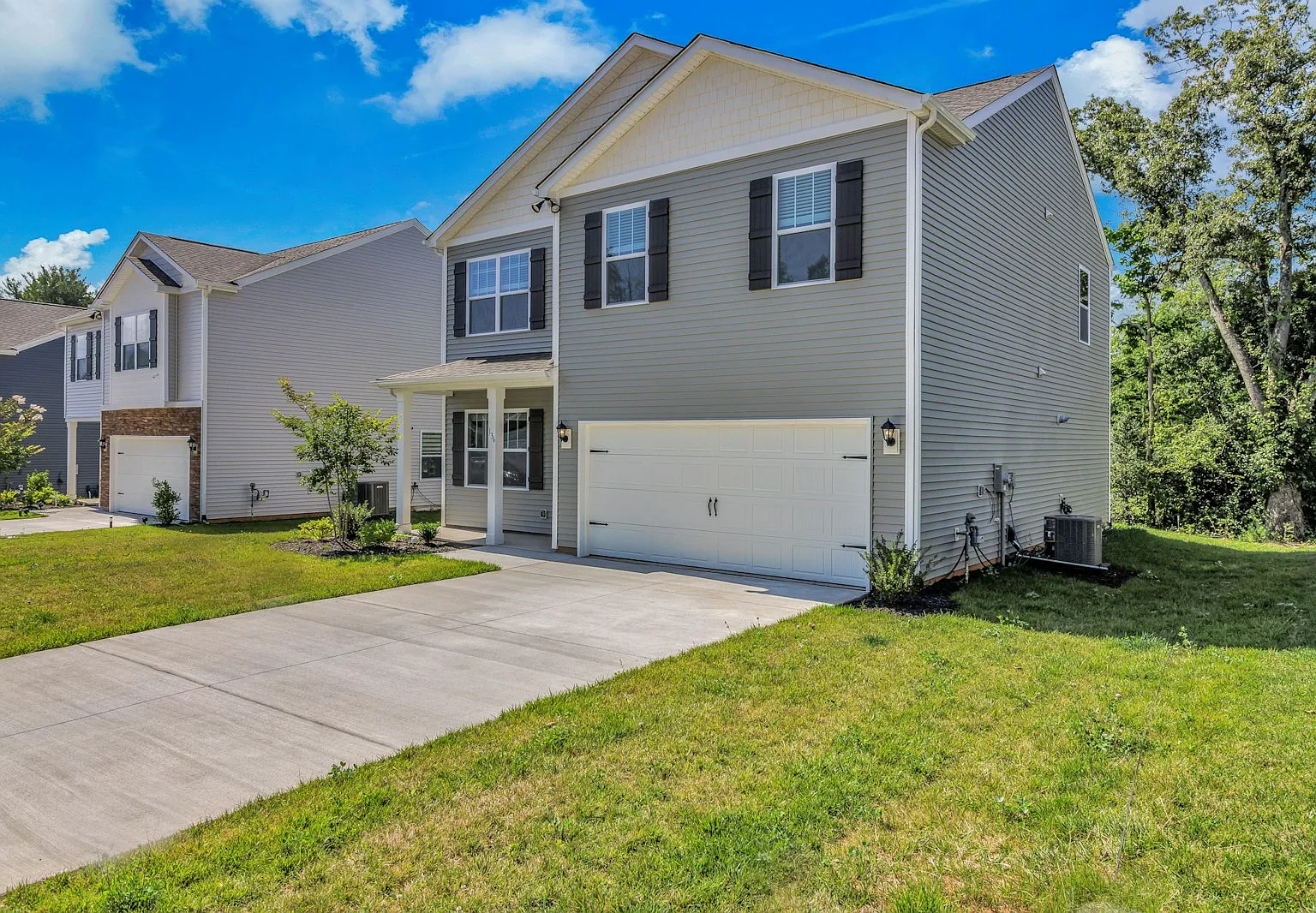 136 Ashelyn Park Drive — Photo 2