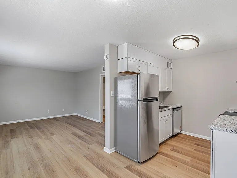 2716 Holbrook Dr #6 — Photo 7