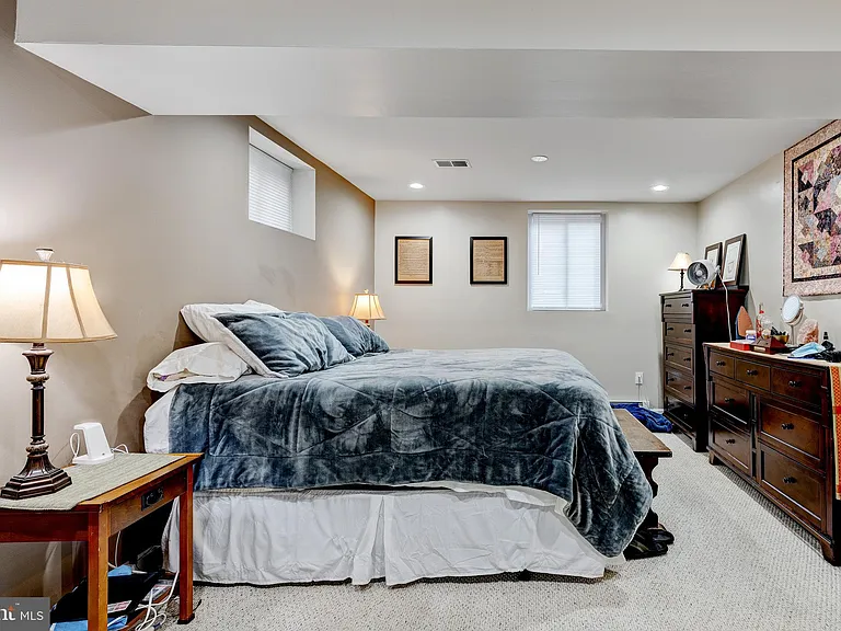9920 Pinehurst Ave — Photo 22