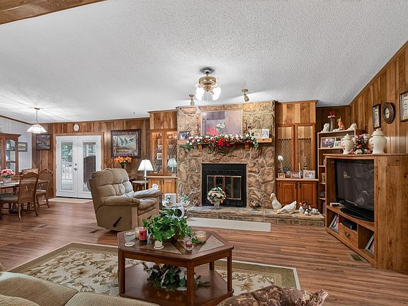 5th image of 306 Lesa Ln