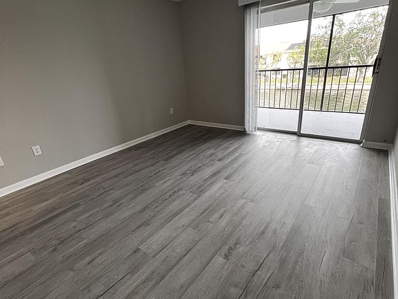 3rd image of 639 SE 13th Ave APT 117