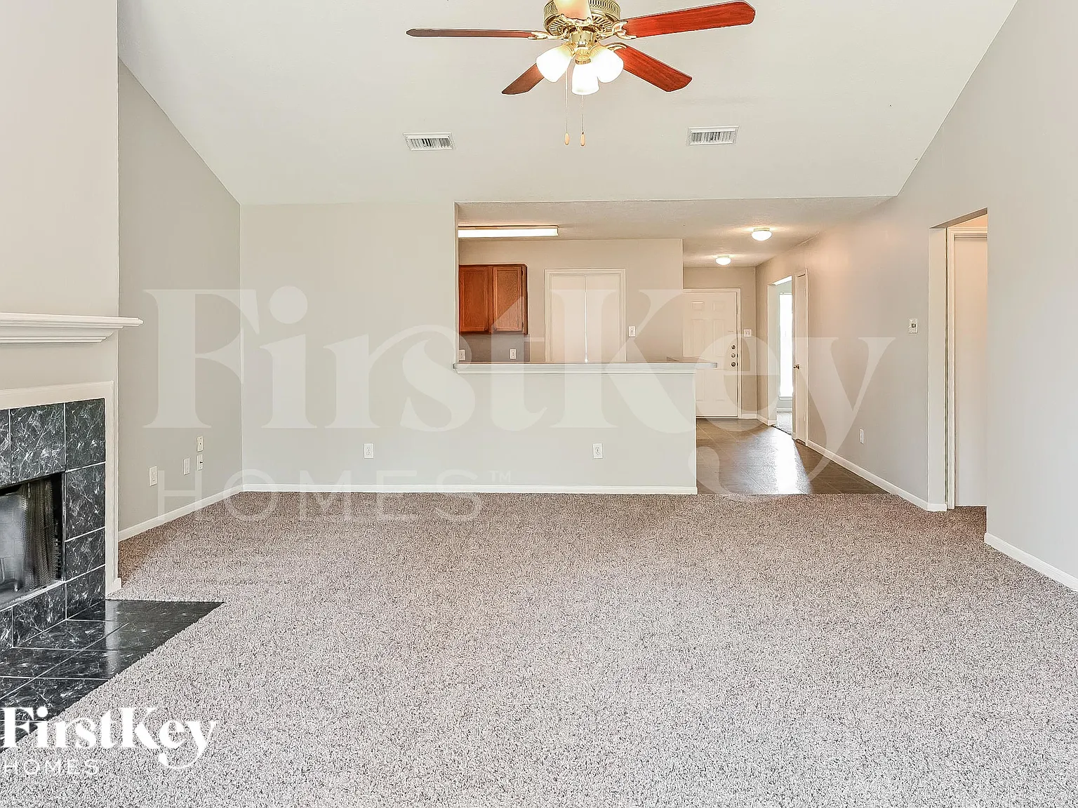 4 bed, 2.0 bath, 2200 sqft, $2,375 — Photo 4