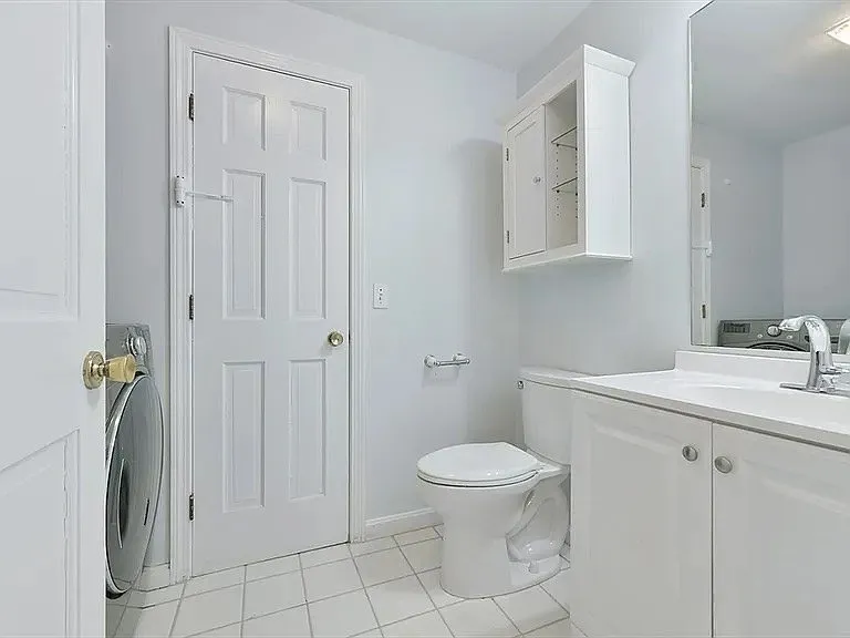 1045 Washington St #2 — Photo 18