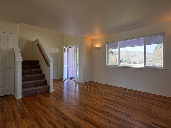 5th image of 515 Oak Street