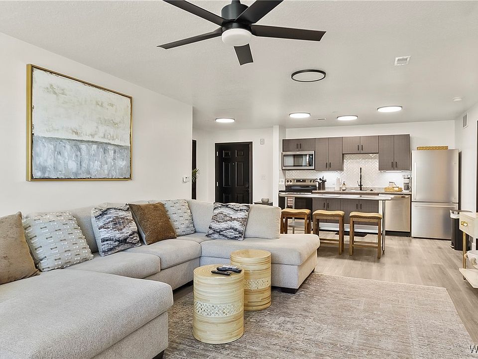 1st image of 680 6th Ave NE APT 1304