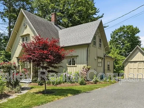 38 Round Hill Rd, Northampton, MA 01060