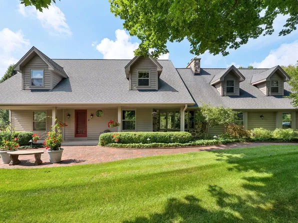 2225 Edgewood DRIVE, Grafton, WI 53024