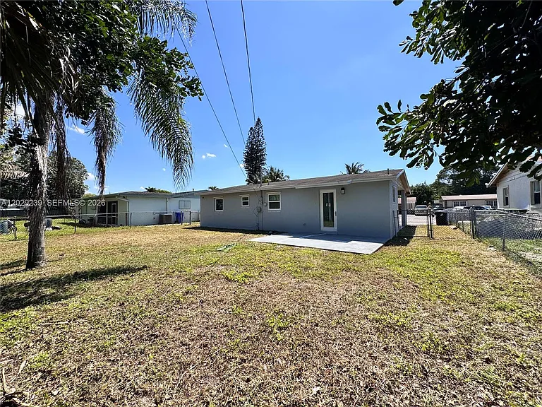 2040 NW 29th Ter — Photo 10