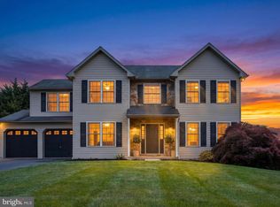 421 Harmony Ln, Douglassville, PA 19518