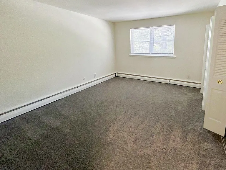 Ridgeway Court Apartments — Photo 18