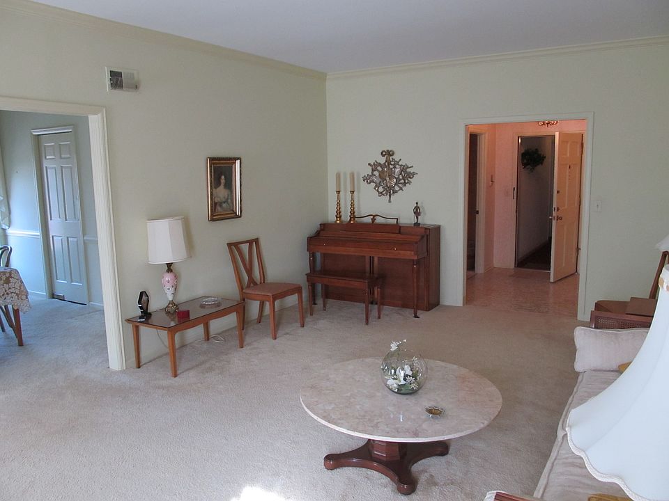 2nd image of 3818 Washington Sq APT 9