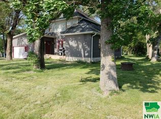 112 Central Ave, Hawarden, IA 51023