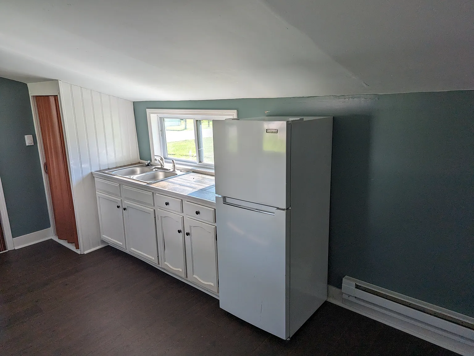 1033 Myers Ave — Photo 2