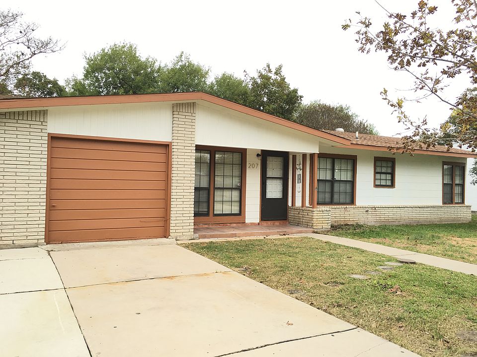 1st image of 207 Antrim Dr