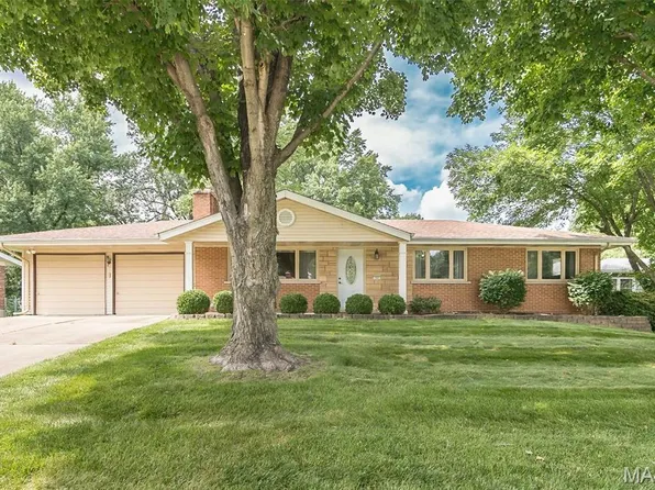 737 Smith Dr, Ballwin, MO 63011