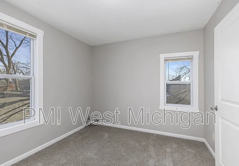1038 3rd St NW — Photo 17