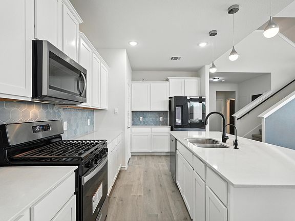 4th image of 903 Cinnabar Way