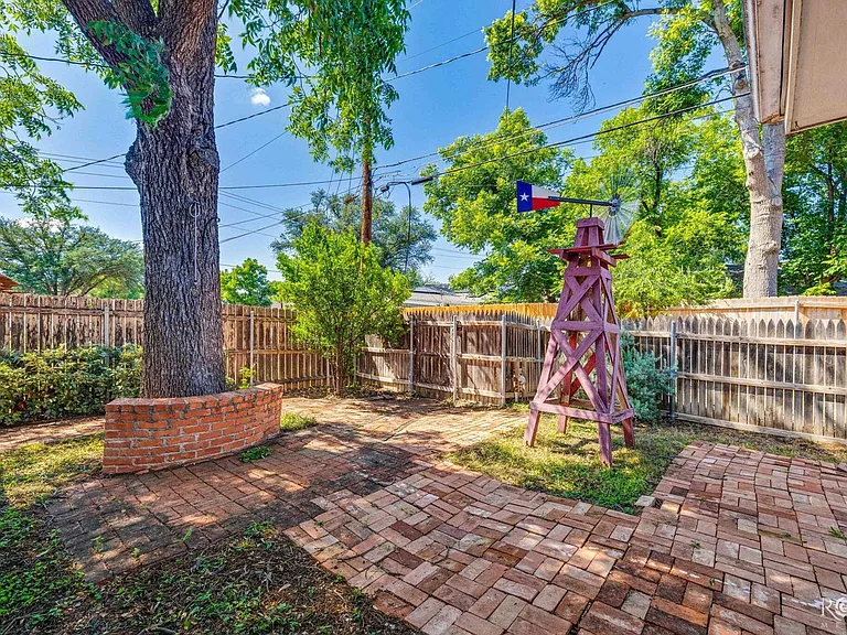 3108 Oak Forest Dr — Photo 33