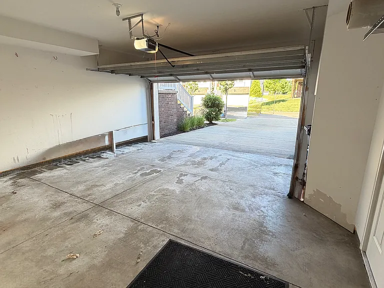 5975 N Pointe Dr — Photo 32