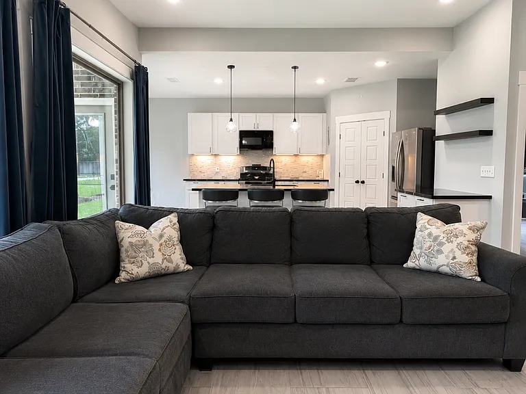 727 Cove Pl — Photo 4
