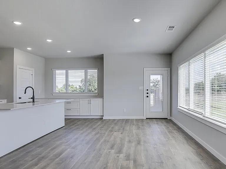 4402 Clovis Ave — Photo 8