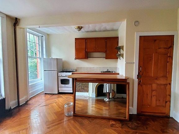5th image of 359 Carlton Ave #2